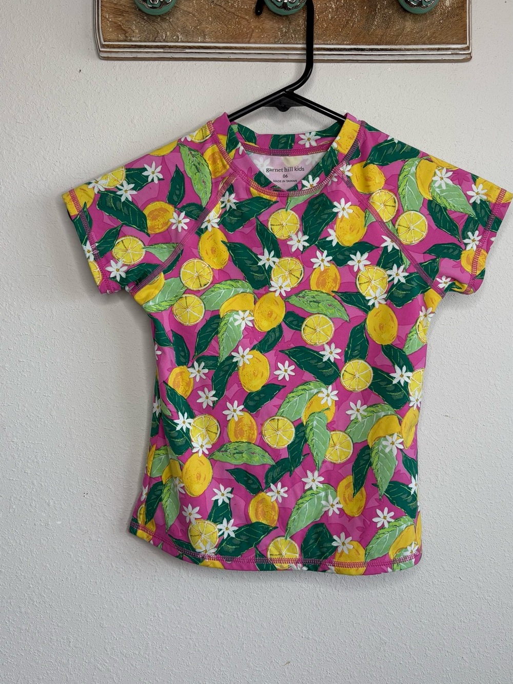 Garnet Hill Kids Pink Lemon Print Short Sleeve Rash Guard